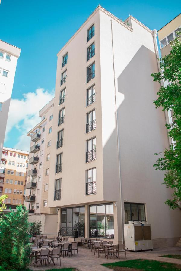 Qama Hotel Pristina Exterior foto